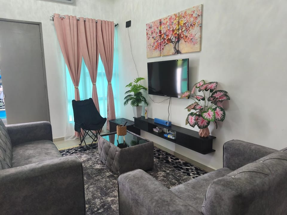 TV and multimedia, Living room, Seating area, Evening entertainment