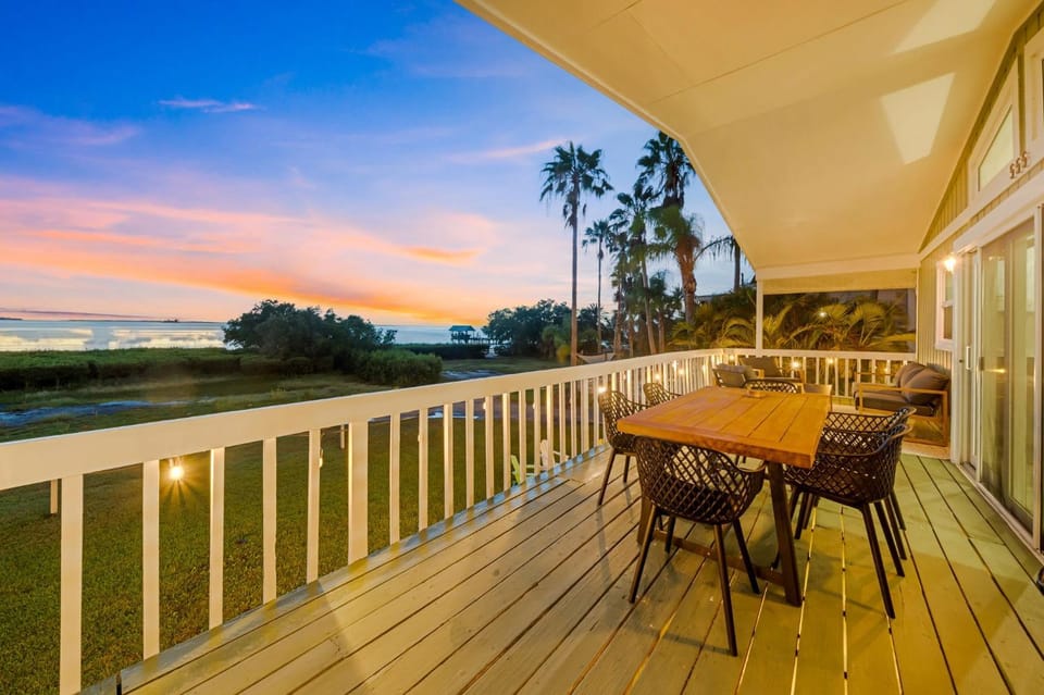Crystal Beach Club House Villa in Crystal Beach