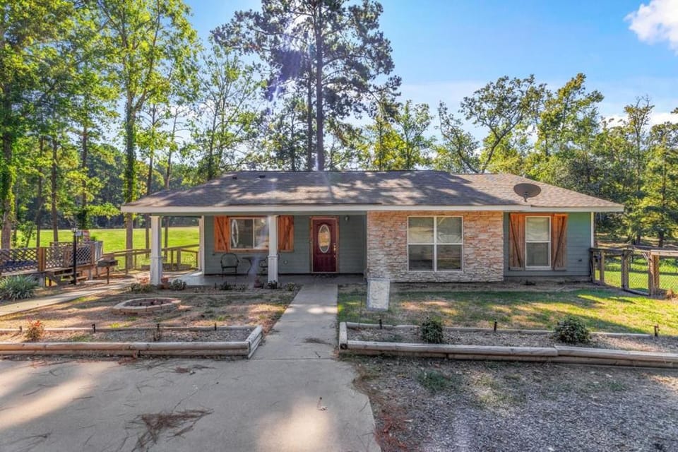 Runway Paradise House in Toledo Bend Reservoir