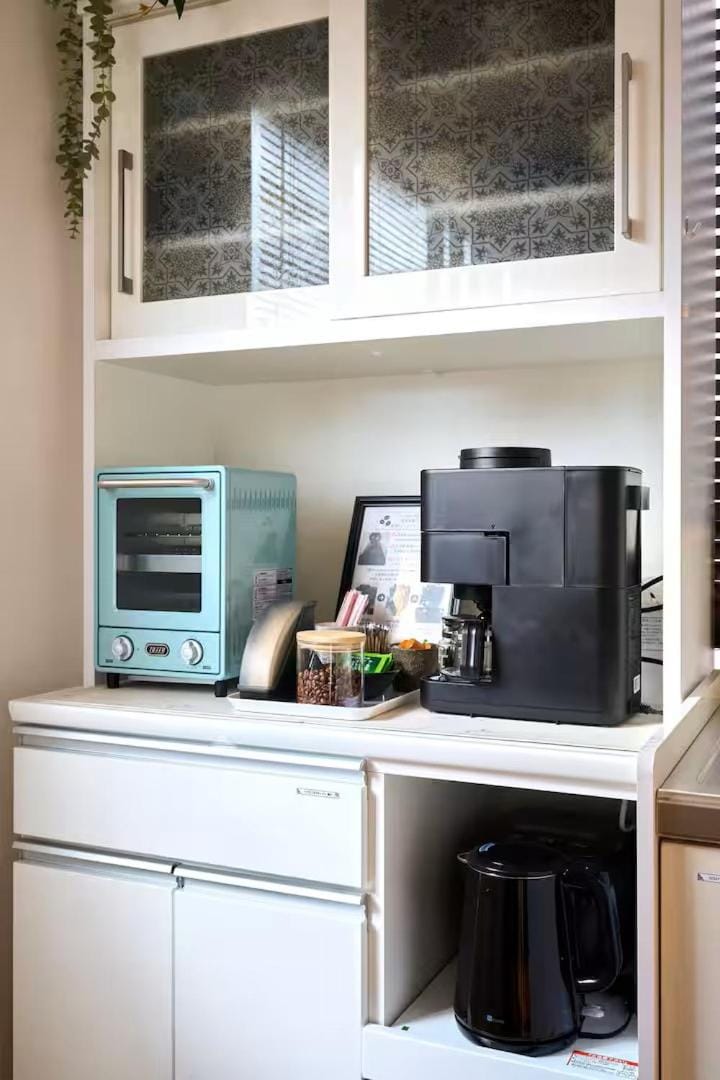 Coffee/tea facilities, toaster