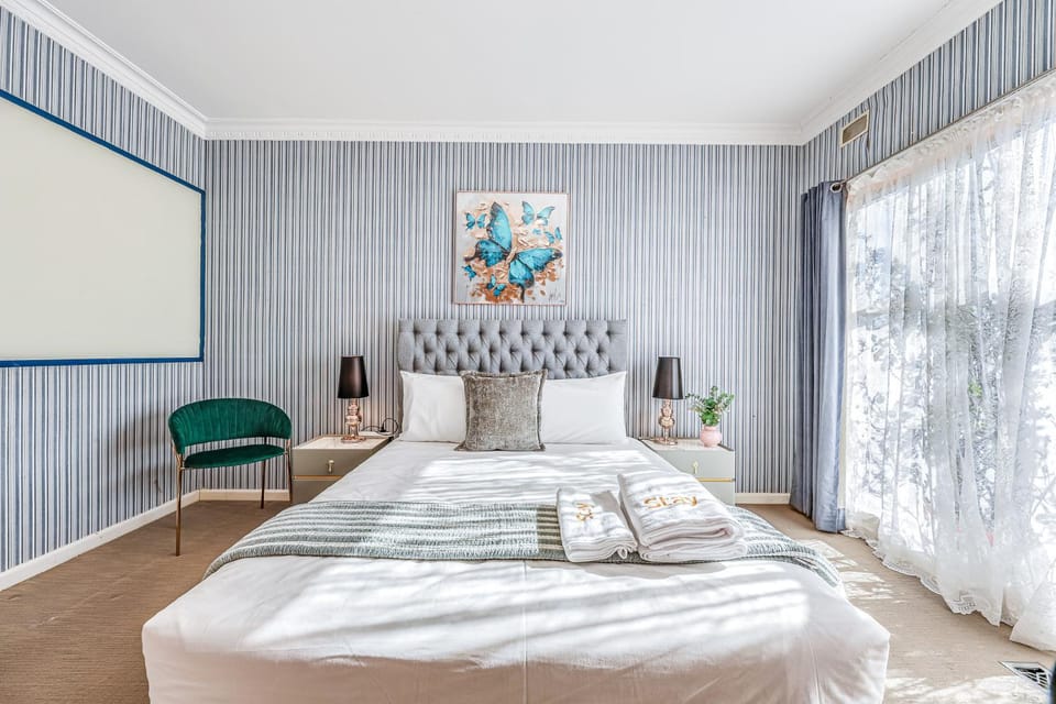 StayAU Private Two-Storey 6 Beds House Wendouree House in Ballarat