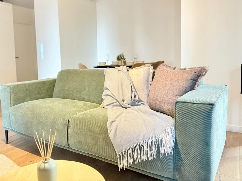 At home in Melbourne - 2 Bedrooms & 2 Bathrooms with Gym and Pool Apartment in Melbourne