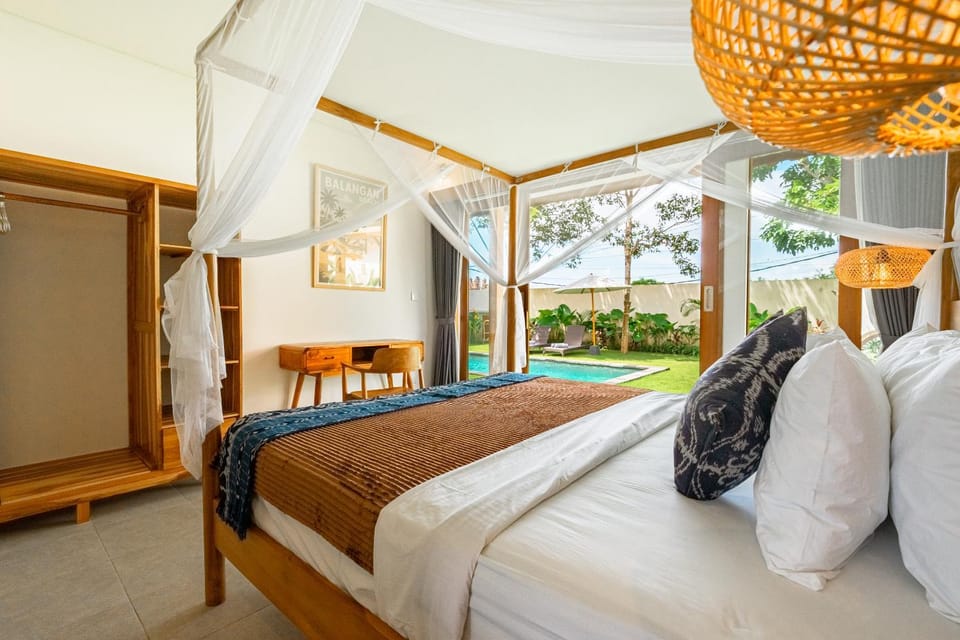 Bed, Photo of the whole room, Bedroom, Garden view