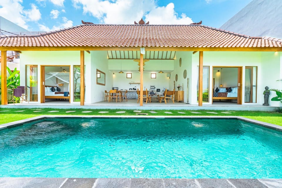 Property building, Pool view, Swimming pool, sunbed
