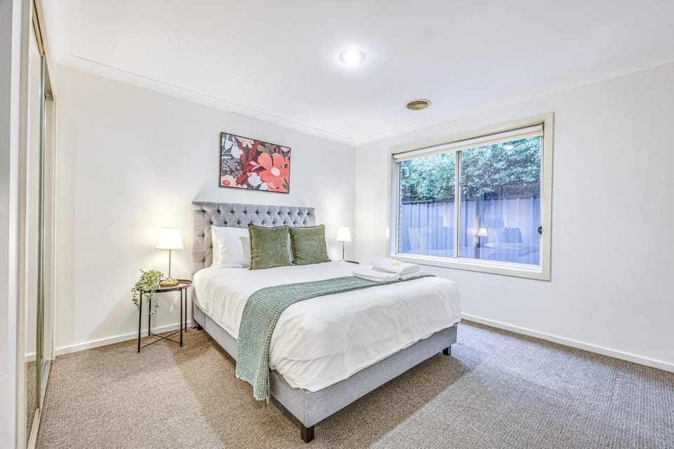 StayAU Newly 8 Beds Spacious Home in Derrimut House in Truganina