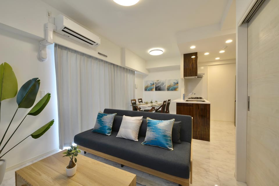 REVE REALISER Miebashi 902 レーヴレアリゼ美栄橋902 Apartment in Naha