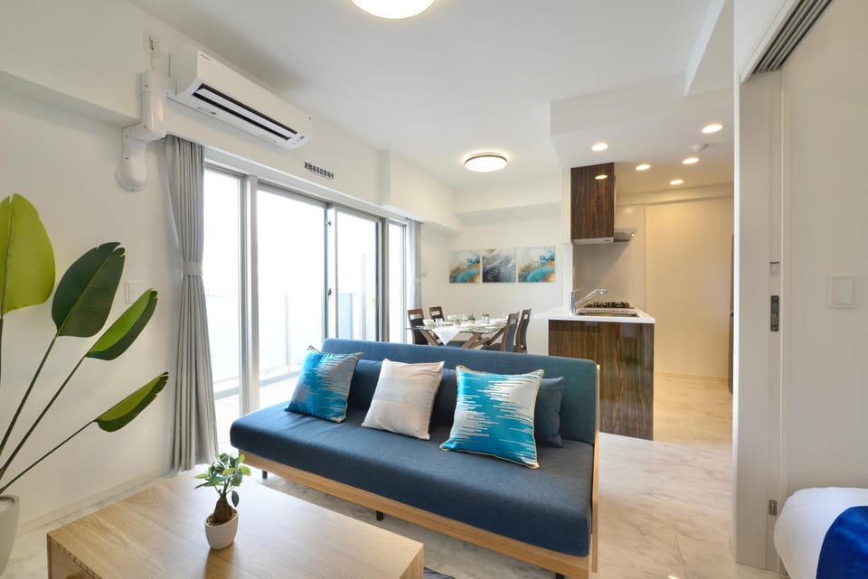 REVE REALISER Miebashi 902 レーヴレアリゼ美栄橋902 Apartment in Naha