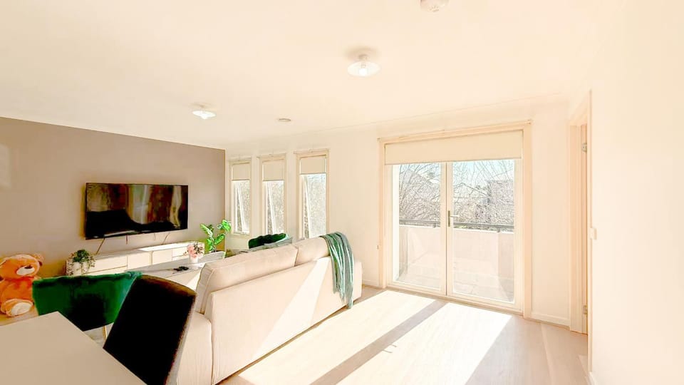 StayAU Family Haven Pet-Friendly Caroline Springs House in Melbourne