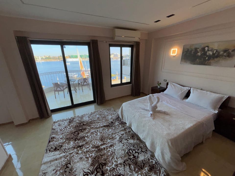 Bed, Natural landscape, Photo of the whole room, Bedroom, towels