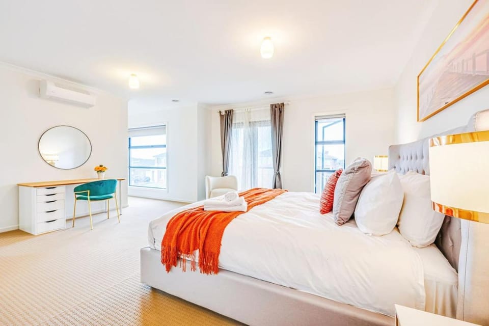 StayAU 4BR Tranquil Family Escape House Point Cook House in Melbourne