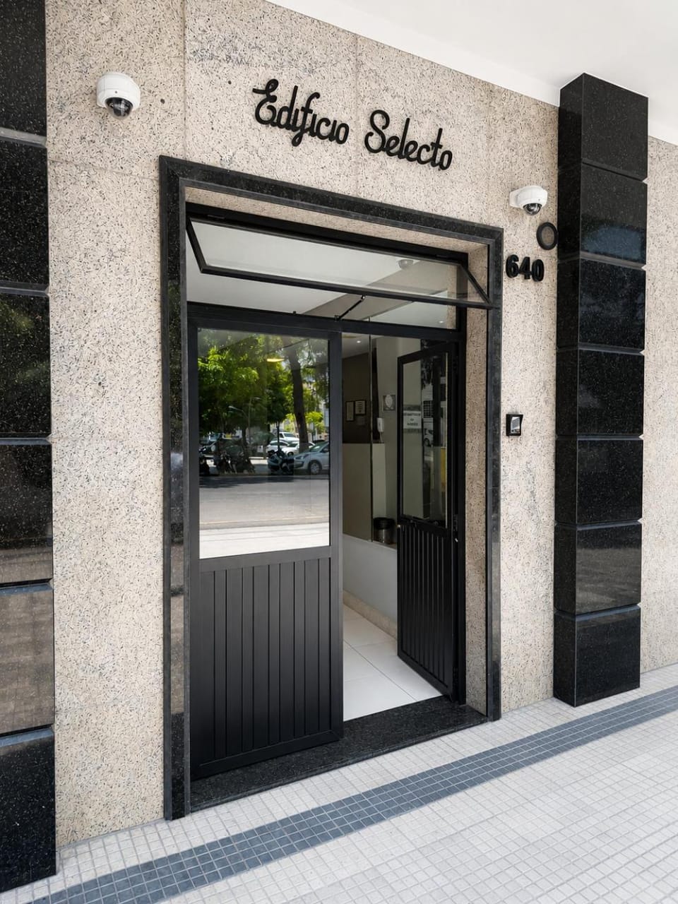 Facade/entrance