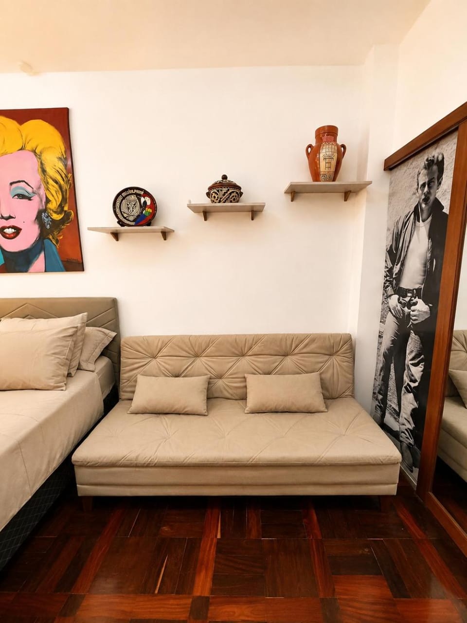 Living room, Decorative detail, Seating area