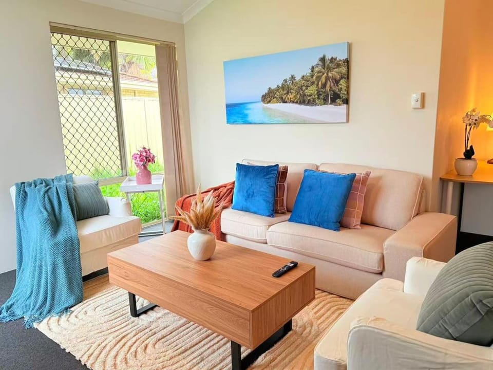 StayAU 4BR Family Retreat with Garden Near Perth House in Perth