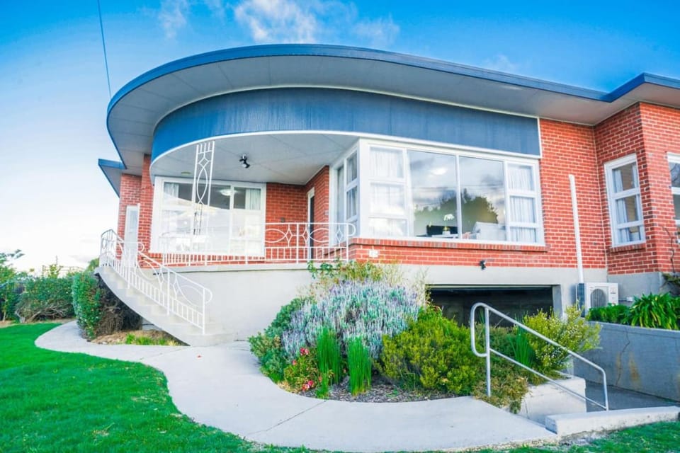 StayAU Newly Luxe 6BR Cradle Mountain with fireplace House in Tasmania