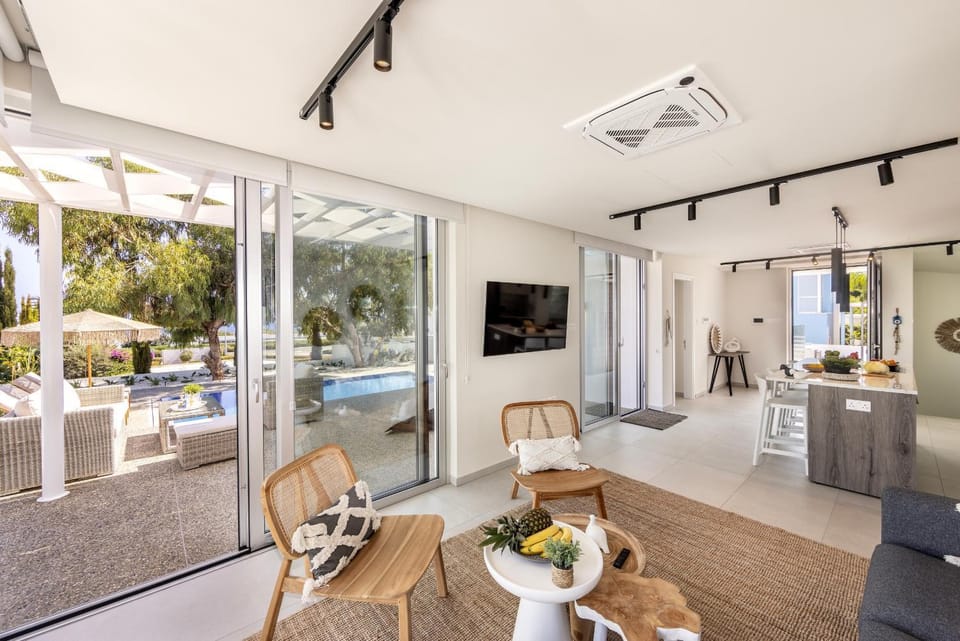 Communal lounge/ TV room, Living room