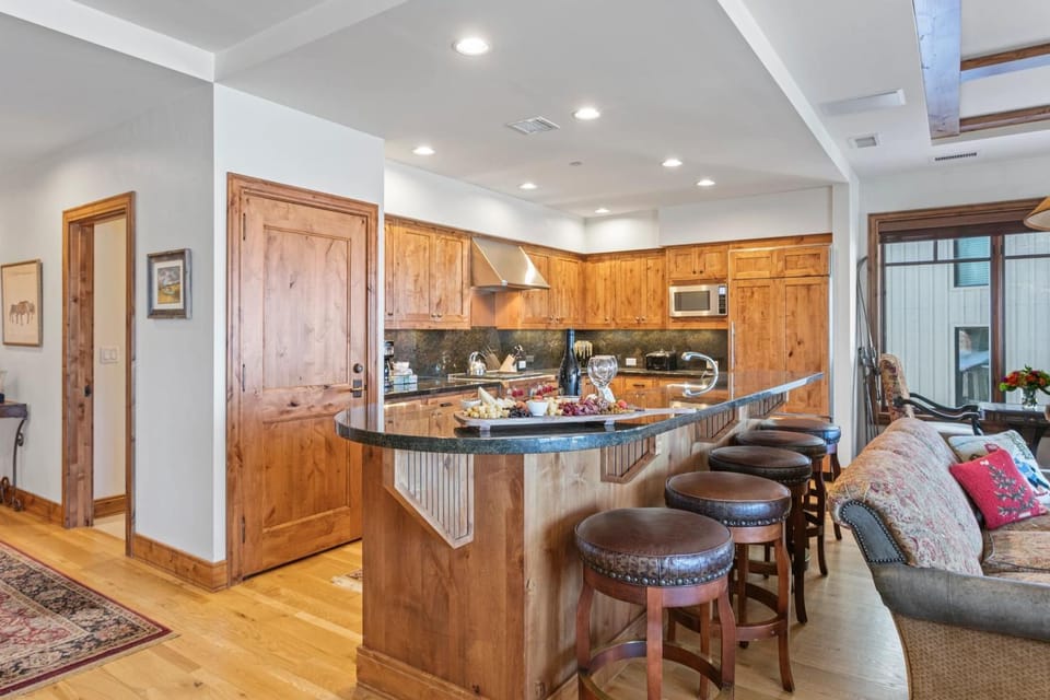 Shooting Star Lodge at Deer Valley Resort - Three Bedroom Residence #205 condo Apartment in Park City
