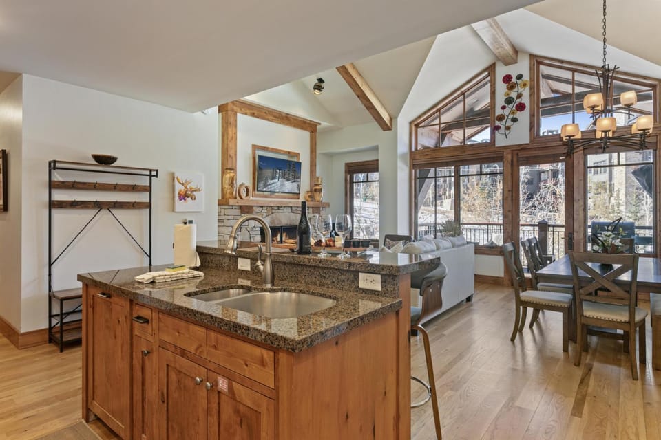 302 - Three Bedroom Shooting Star Apartment in Park City