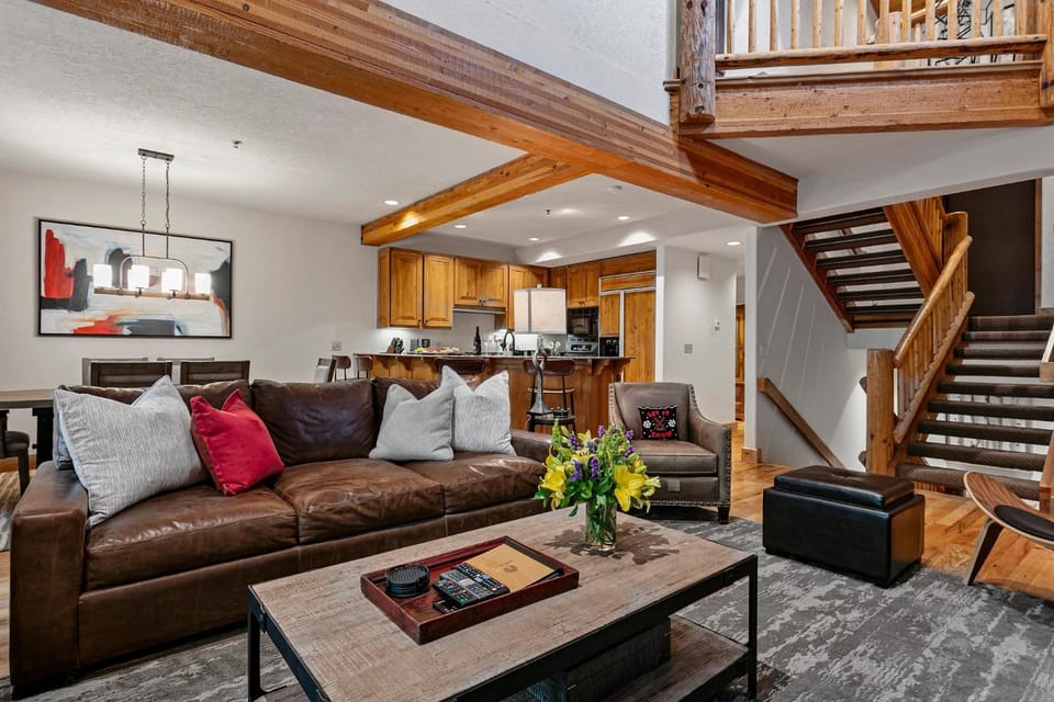 Sterling Lodge at Deer Valley Resort - Three Bedroom Condo with Hot Tub #111 Apartment in Deer Valley
