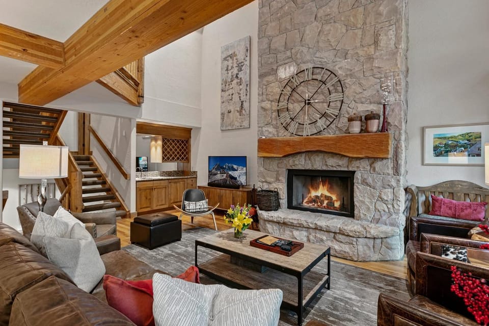 Sterling Lodge at Deer Valley Resort - Three Bedroom Condo with Hot Tub #111 Apartment in Deer Valley