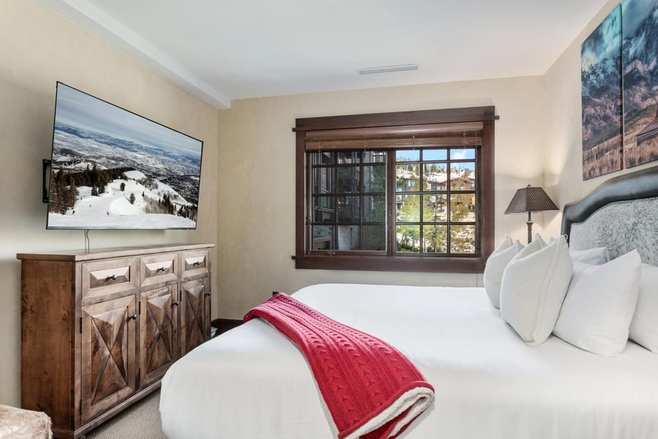 Arrowleaf Lodge at Deer Valley Resort - Two Bedroom Residence #301 Apartment in Park City