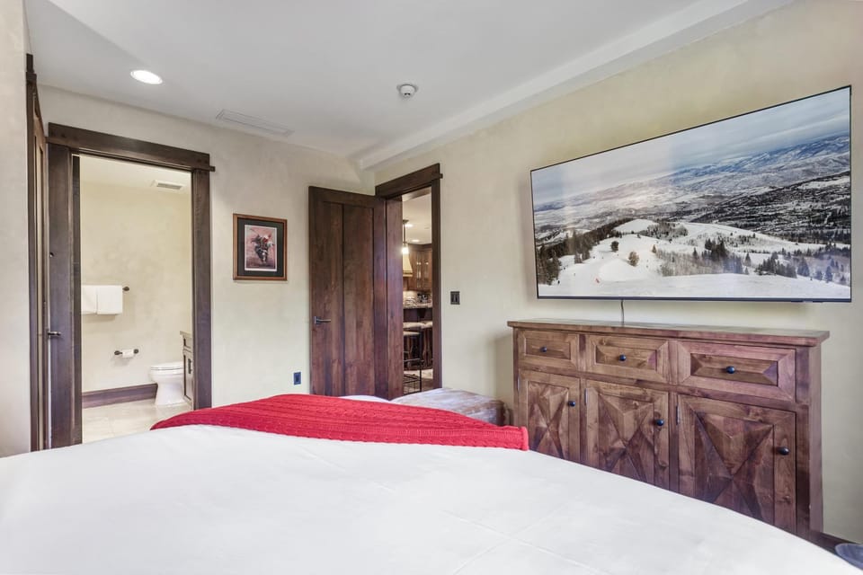Arrowleaf Lodge at Deer Valley Resort - Two Bedroom Residence #301 Apartment in Park City