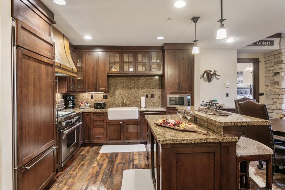 Arrowleaf Lodge at Deer Valley Resort - Two Bedroom Residence #301 Apartment in Park City