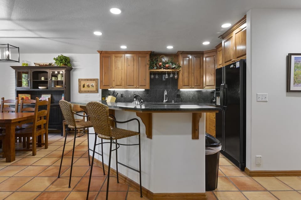 Deer Lake Village at Deer Valley Resort - Four Bedroom Condo with Hot Tub #2478 Apartment in Park City