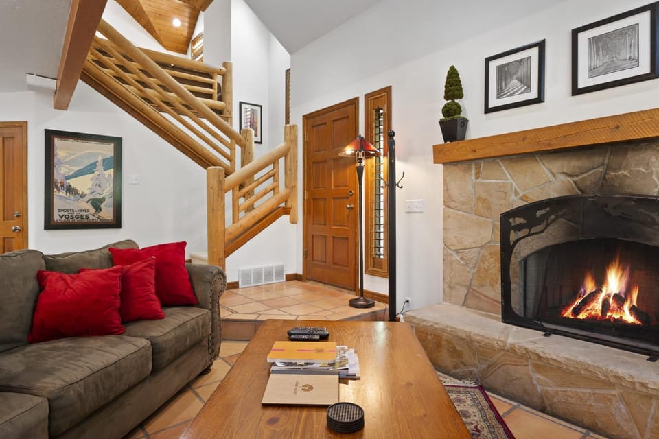 Deer Lake Village at Deer Valley Resort - Four Bedroom Condo with Hot Tub #2478 Apartment in Park City