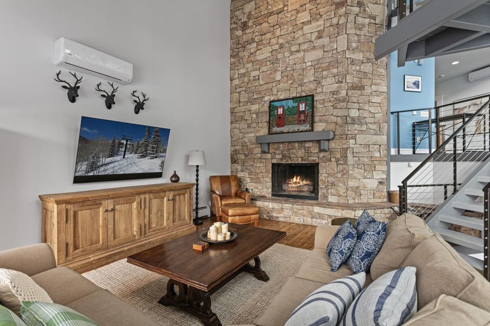1688 - Five Bedroom with Hot Tub Pinnacle Apartment in Park City
