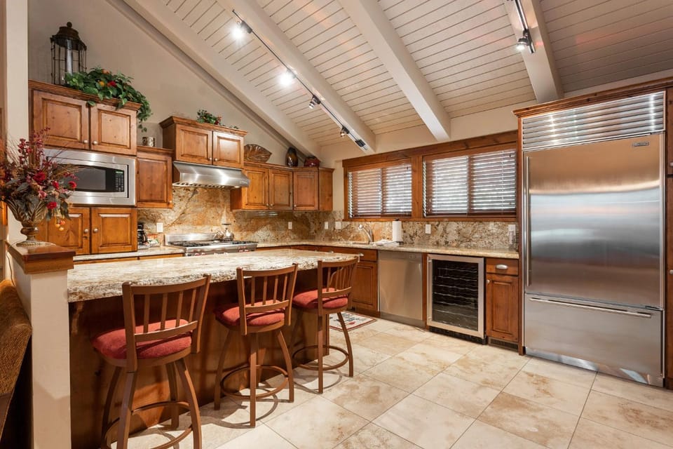 Queen Esther at Deer Valley Resort - Three Bedroom Condo with Hot Tub #2358 Apartment in Park City
