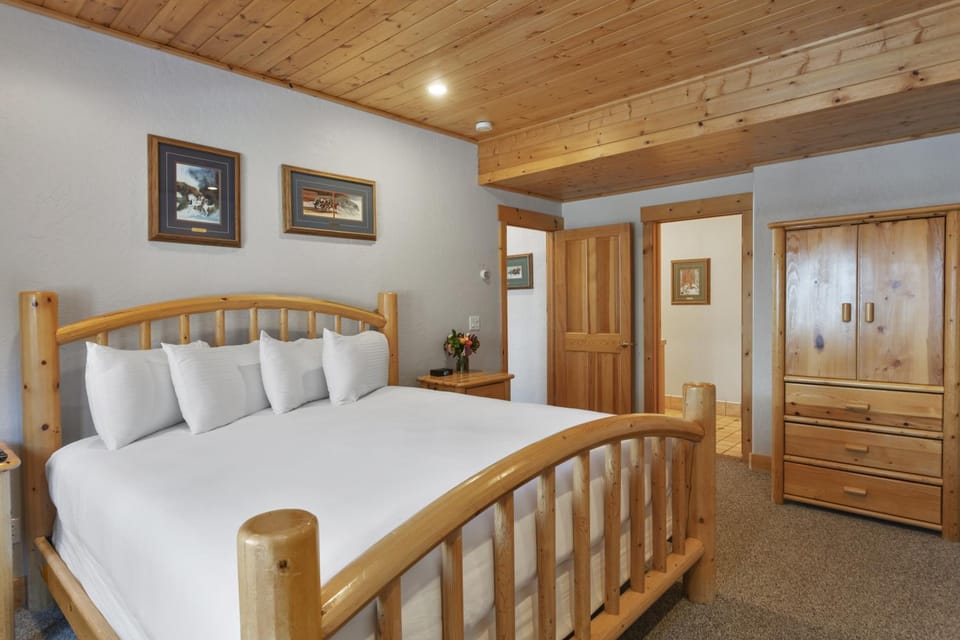 Bristlecone at Deer Valley Resort - Three Bedroom Condo with Hot Tub #503 Apartment in Park City