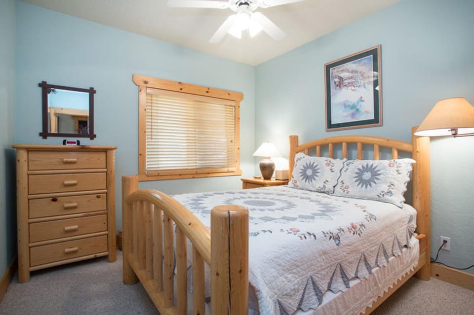 Bristlecone at Deer Valley Resort - Three Bedroom Condo with Hot Tub #101 Apartment in Park City