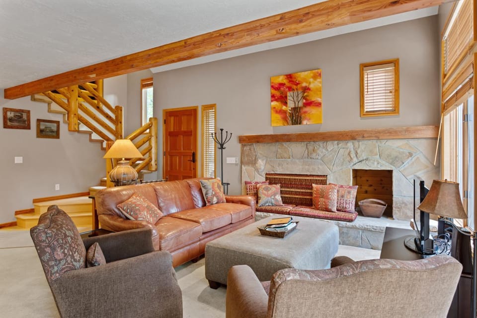 Deer Lake Village at Deer Valley Resort - Three Bedroom Condo with Loft and Hot Tub #2473 Apartment in Park City