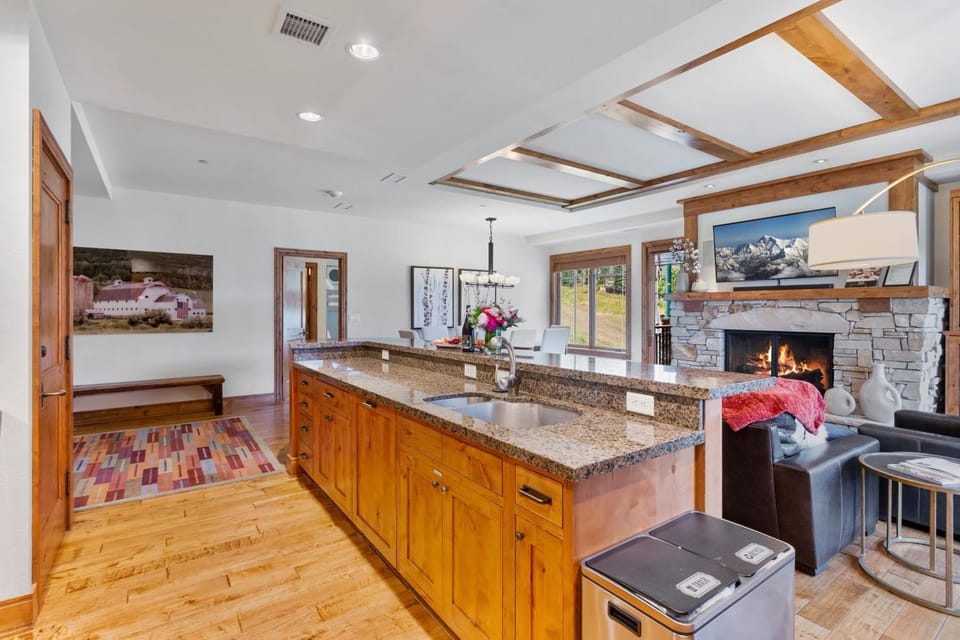 Shooting Star Lodge at Deer Valley Resort - Three Bedroom Residence #206 Apartment in Park City