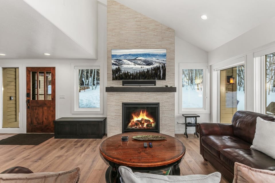 Queen Esther at Deer Valley Resort - Four Bedroom Condo with Hot Tub #2348 Apartment in Park City