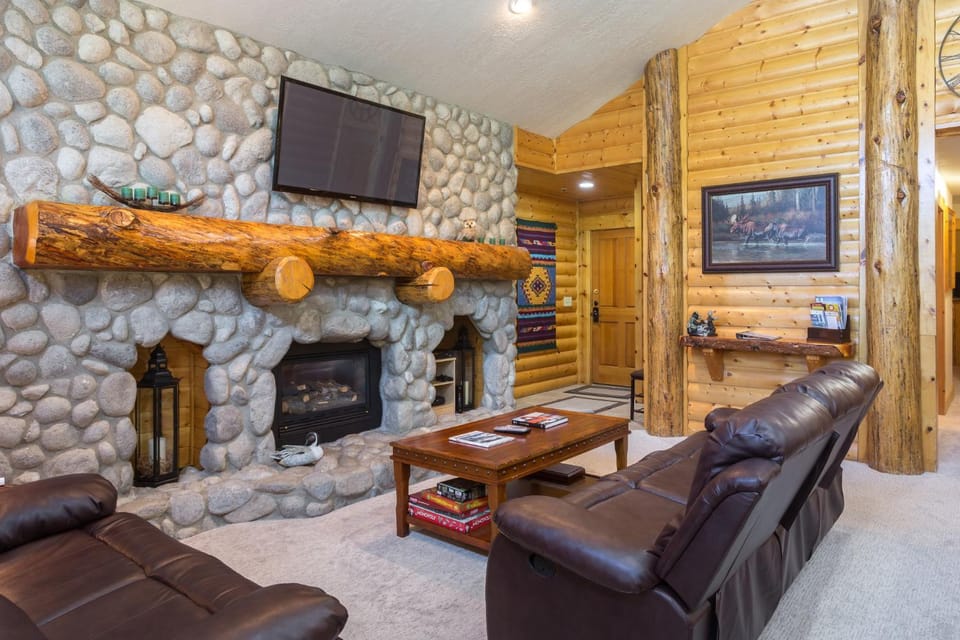 Comstock Lodge - Two Bedroom Condo with Hot Tub #306 Apartment in Park City