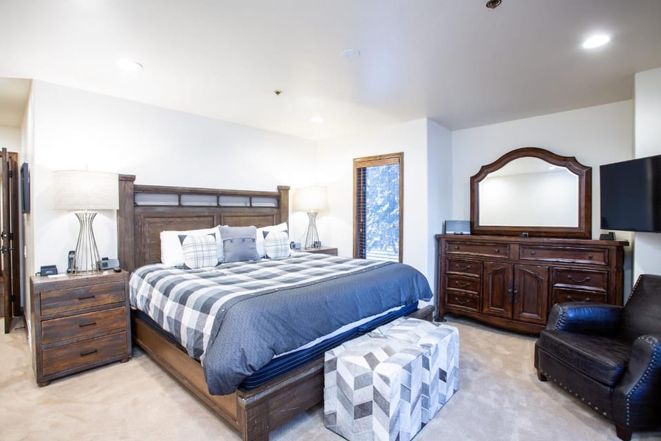 Ridgepoint at Deer Valley Resort - Three Bedroom with Hot Tub #124 Apartment in Park City