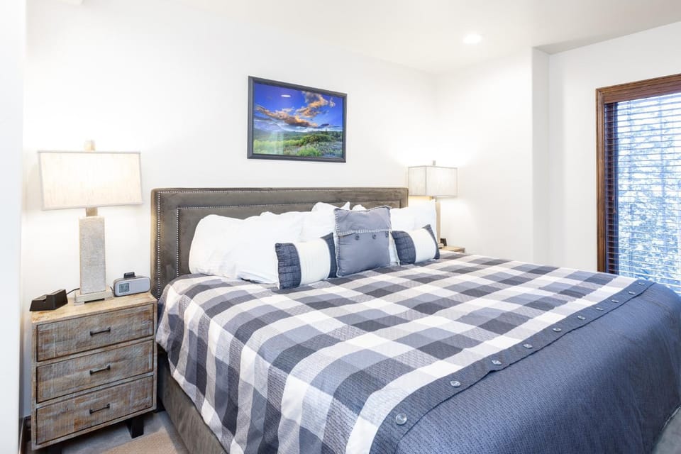 Ridgepoint at Deer Valley Resort - Three Bedroom with Hot Tub #124 Apartment in Park City