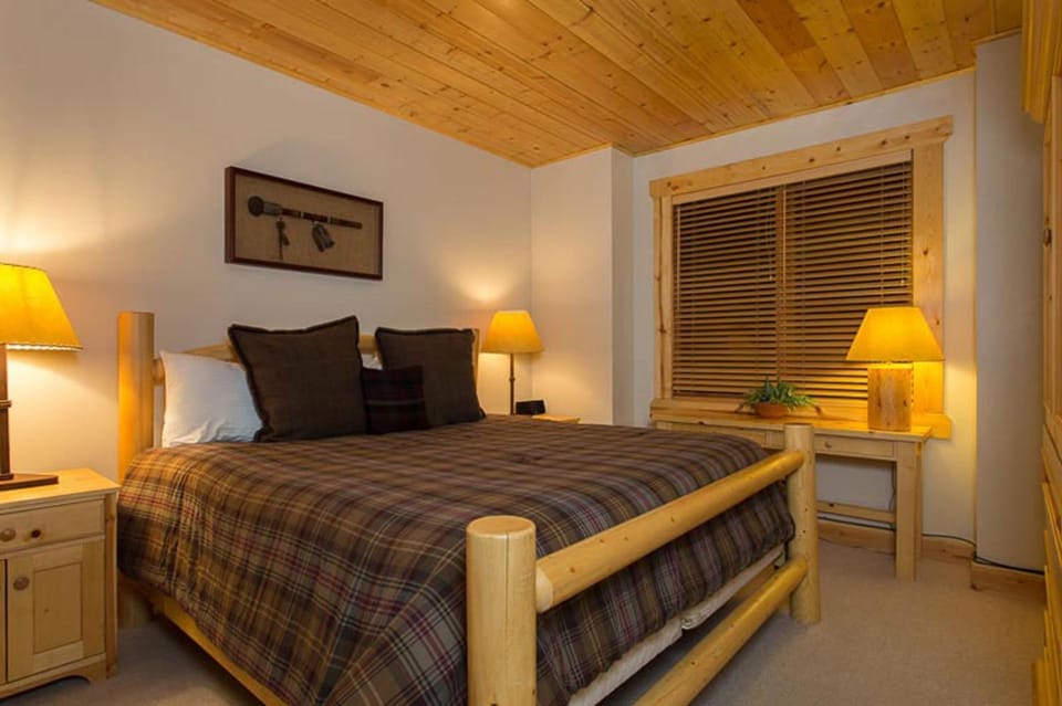 Comstock Lodge at Deer Valley Resort - Two Bedroom Condo with Hot Tub #202 condo Apartment in Park City