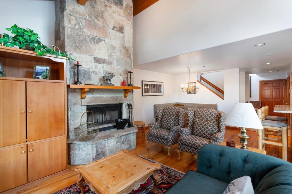 Ridge at Deer Valley Resort - Three Bedroom Condo with Hot Tub #16 Apartment in Deer Valley
