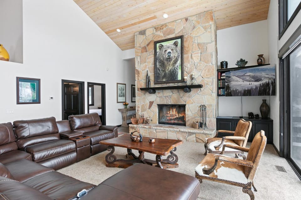 2430 Queen Esther Dr - 5 Bedroom Home with Spa House in Park City