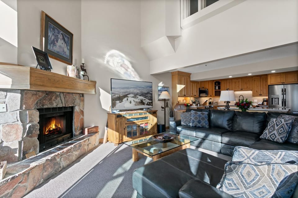 Queen Esther at Deer Valley Resort - Four Bedroom Condo with Hot Tub #2447 Apartment in Park City