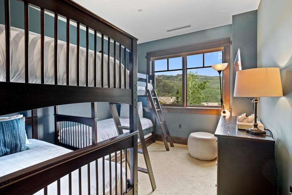 Arrowleaf Lodge at Deer Valley Resort - Three Bedroom Residence #203 Apartment in Park City