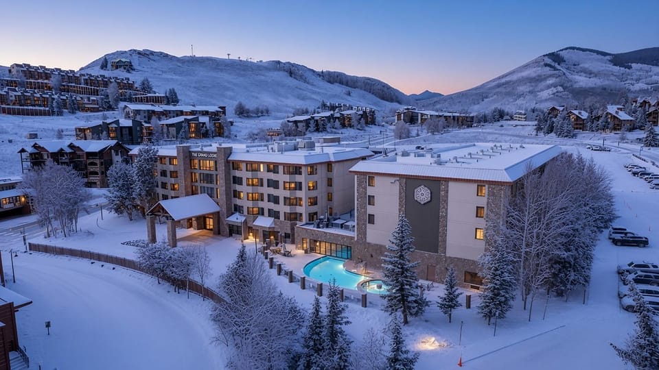 Stellar Location Pool Steam Room Gym House in Colorado