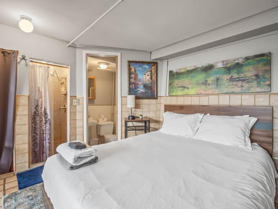 Bed, Bathroom, Bedroom