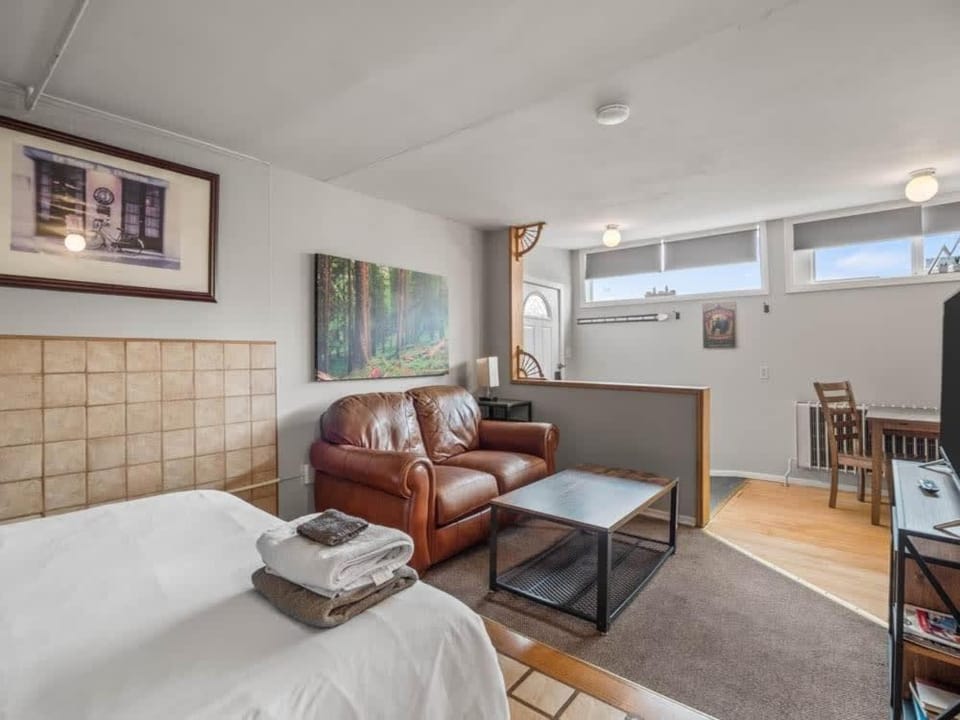 Bed, Living room, Seating area, Dining area