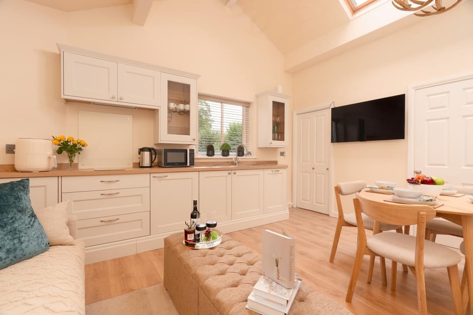 Kitchen or kitchenette, Dining area, Food