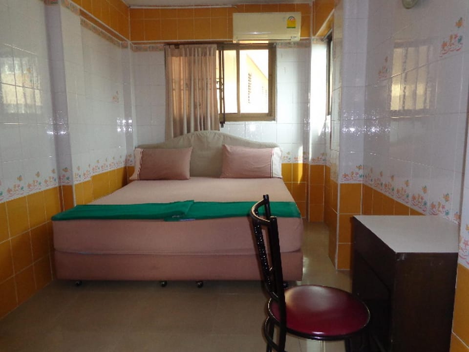 Day, Photo of the whole room