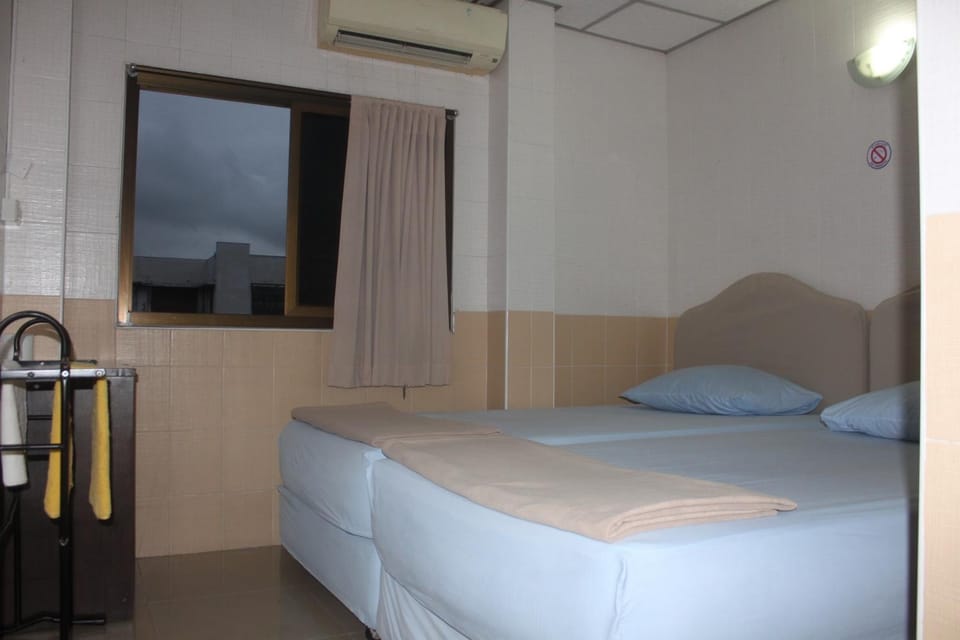 Night, Photo of the whole room