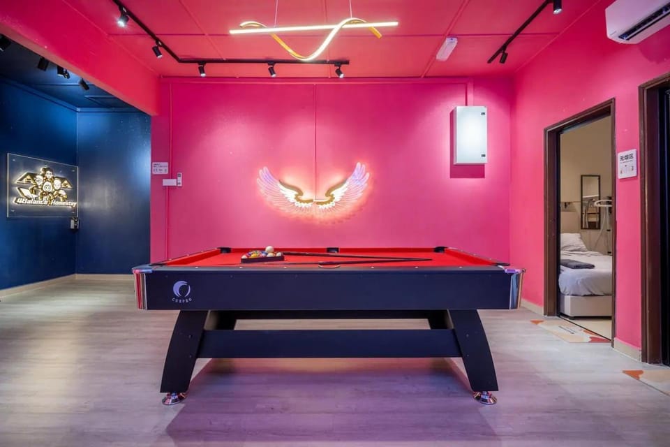 Billiard, Game Room